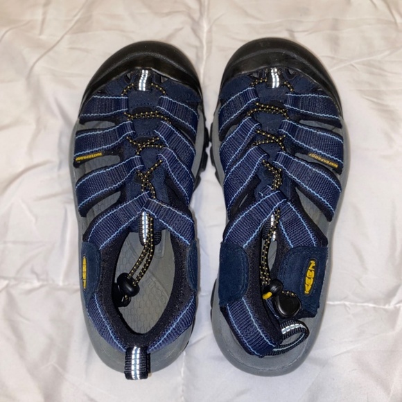 Keen hiking shoes women’s size 6 - Picture 2 of 7